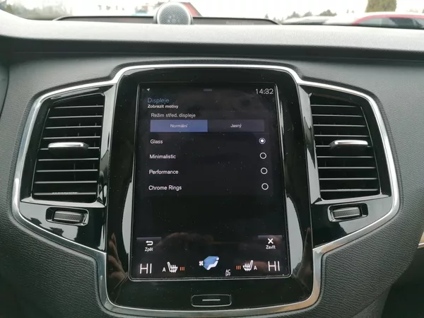 Volvo XC90 D5 AWD 7-míst Bowers & Wilkins - foto 15