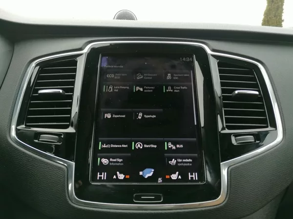 Volvo XC90 D5 AWD 7-míst Bowers & Wilkins - foto 17