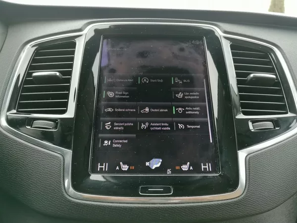 Volvo XC90 D5 AWD 7-míst Bowers & Wilkins - foto 18
