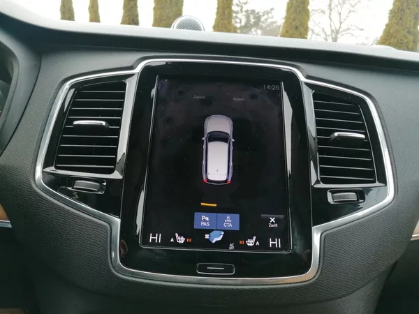 Volvo XC90 D5 AWD 7-míst Bowers & Wilkins - foto 19