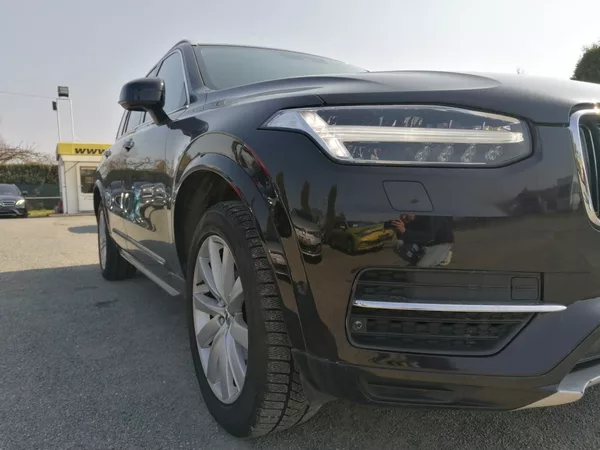Volvo XC90 D5 AWD 7-míst Bowers & Wilkins - foto 28