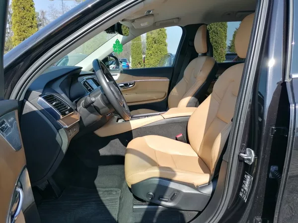 Volvo XC90 D5 AWD 7-míst Bowers & Wilkins - foto 9