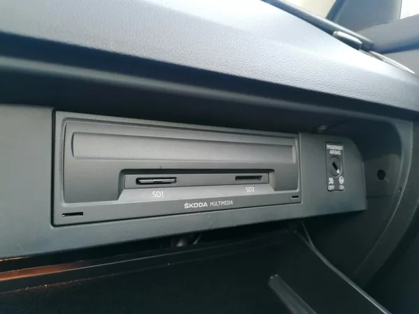 Škoda Octavia 2.0 TDi DSG Style,Navi,ACC - foto 25