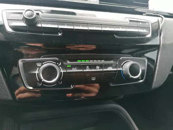 BMW X1 18D 110kw X-Drive ČR LED - foto 14