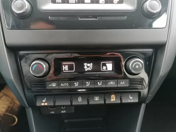 Škoda Rapid 1.4 TDi DSG výhřevy, Tempomat - foto 11
