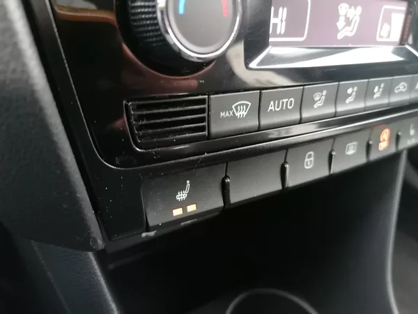 Škoda Rapid 1.4 TDi DSG výhřevy, Tempomat - foto 12