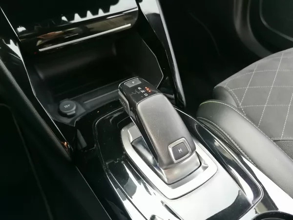 Peugeot 2008 1.2 PureTech GT-Line AT/8 LED - foto 11