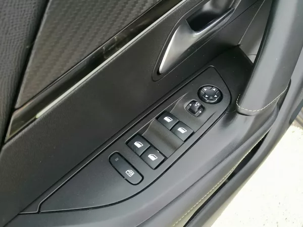 Peugeot 2008 1.2 PureTech GT-Line AT/8 LED - foto 25