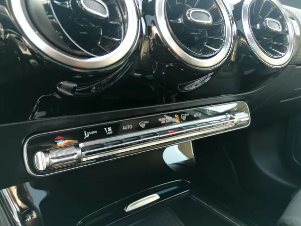 Mercedes-Benz Třídy A 2.0 200D AMG Line 110kW 9G - foto 17
