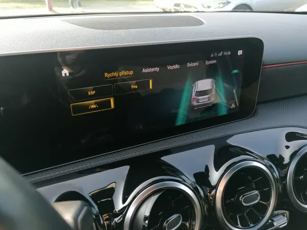 Mercedes-Benz Třídy A 2.0 200D AMG Line 110kW 9G - foto 23