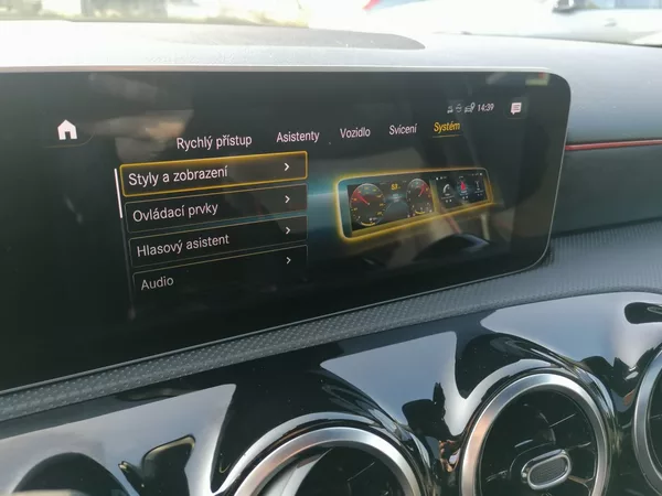 Mercedes-Benz Třídy A 2.0 200D AMG Line 110kW 9G - foto 28