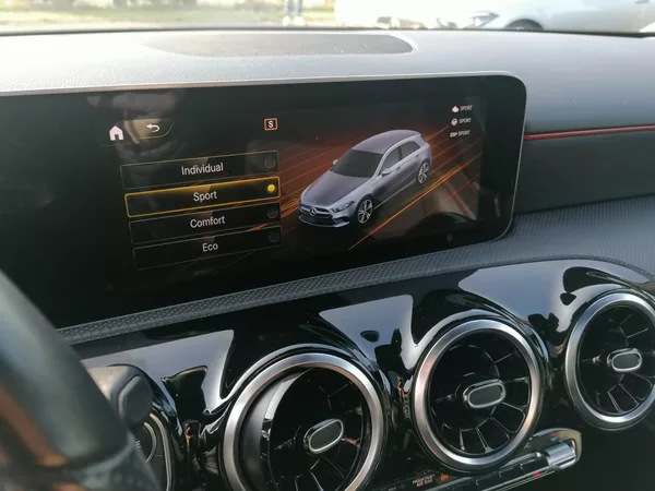 Mercedes-Benz Třídy A 2.0 200D AMG Line 110kW 9G - foto 29