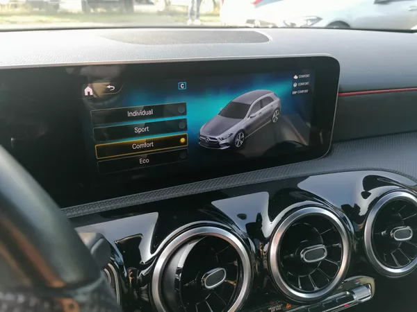 Mercedes-Benz Třídy A 2.0 200D AMG Line 110kW 9G - foto 30