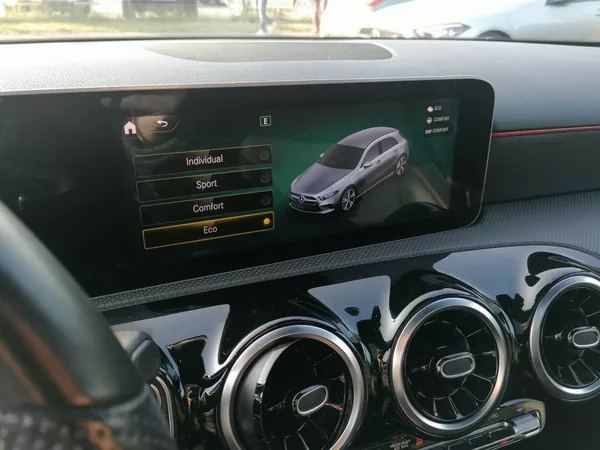 Mercedes-Benz Třídy A 2.0 200D AMG Line 110kW 9G - foto 31