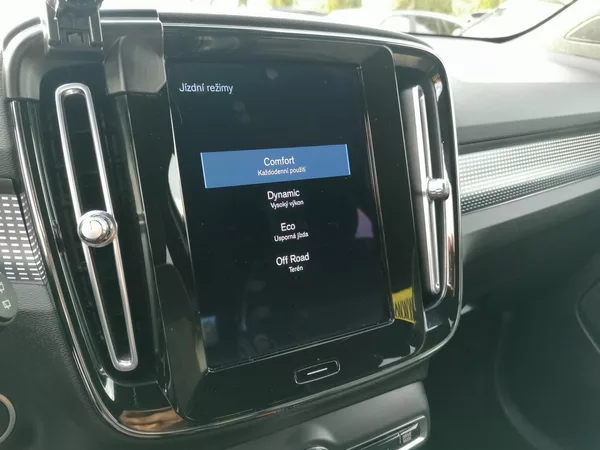 Volvo XC40 1.5 T3 R-DESIGN Aut. - foto 17