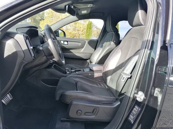 Volvo XC40 1.5 T3 R-DESIGN Aut. - foto 9