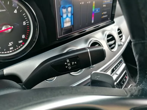 Mercedes-Benz Třídy E 200D AMG - foto 11