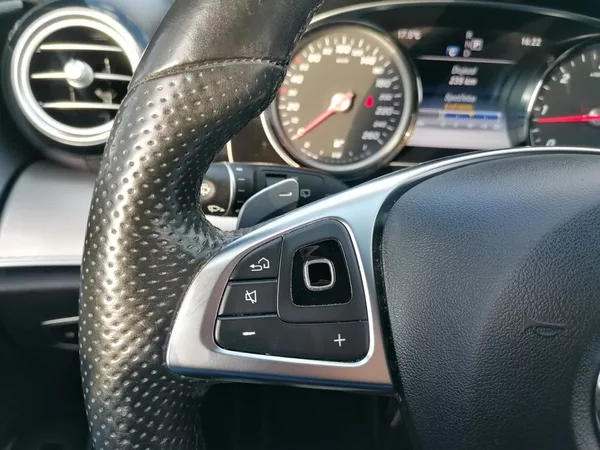 Mercedes-Benz Třídy E 200D AMG - foto 19