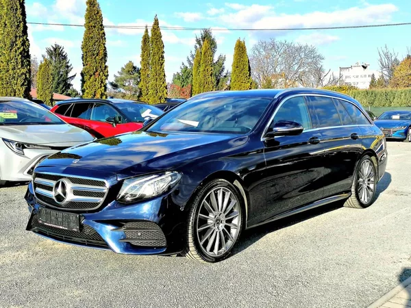 Mercedes-Benz Třídy E 200D AMG - foto 2