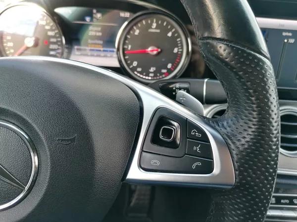 Mercedes-Benz Třídy E 200D AMG - foto 20