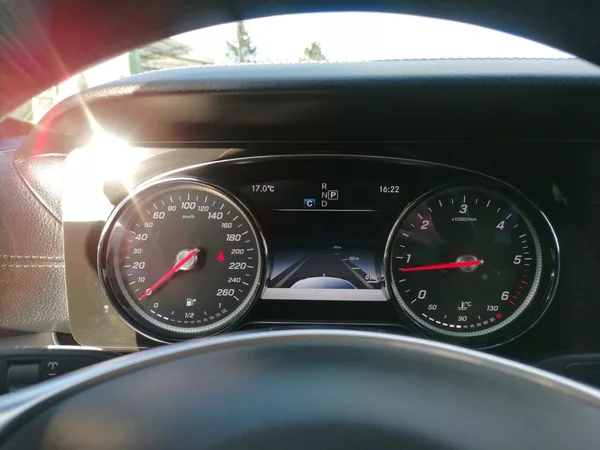 Mercedes-Benz Třídy E 200D AMG - foto 21
