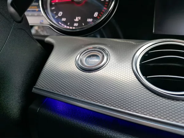 Mercedes-Benz Třídy E 200D AMG - foto 22