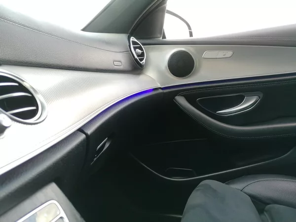 Mercedes-Benz Třídy E 200D AMG - foto 24
