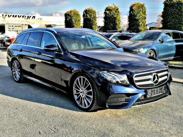 Mercedes-Benz Třídy E 200D AMG - foto 3