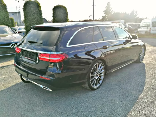Mercedes-Benz Třídy E 200D AMG - foto 4