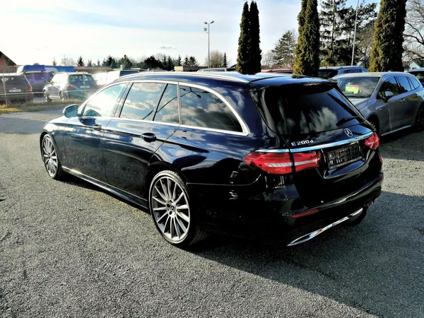 Mercedes-Benz Třídy E 200D AMG - foto 5