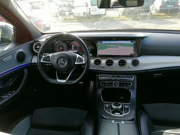 Mercedes-Benz Třídy E 200D AMG - foto 8