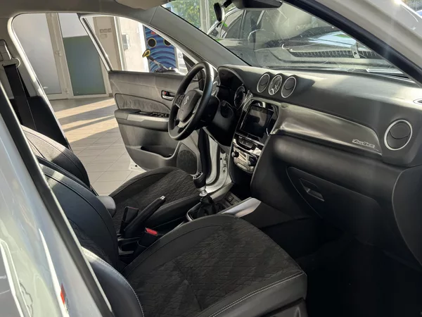 Suzuki Vitara - foto 11