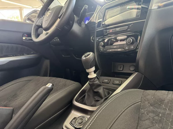 Suzuki Vitara - foto 12