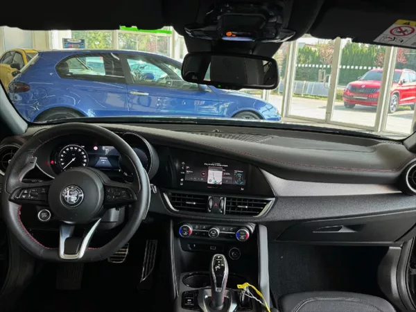 Alfa Romeo Giulia 2,0 COMPETIZIONE - foto 19