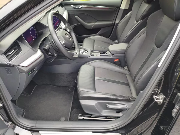 Škoda Octavia 2,0 TDI 110Kw DSG Style combi - foto 11