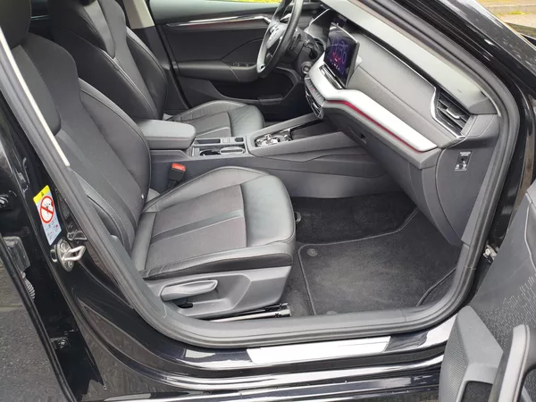 Škoda Octavia 2,0 TDI 110Kw DSG Style combi - foto 13