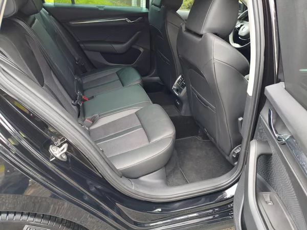 Škoda Octavia 2,0 TDI 110Kw DSG Style combi - foto 14