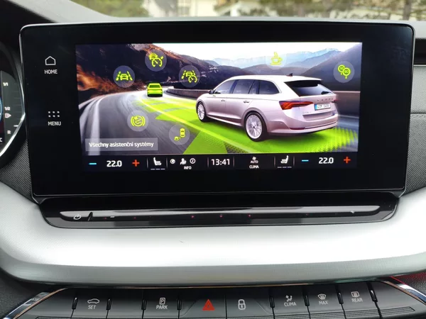 Škoda Octavia 2,0 TDI 110Kw DSG Style combi - foto 19