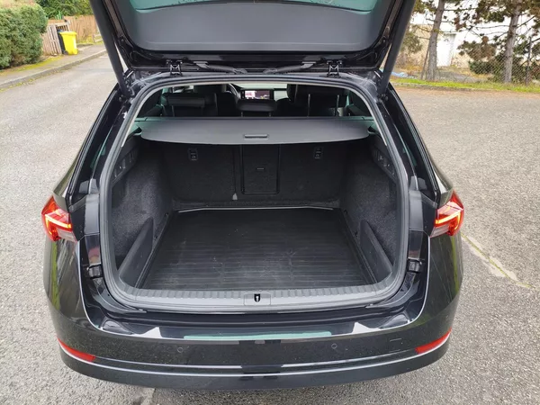 Škoda Octavia 2,0 TDI 110Kw DSG Style combi - foto 26