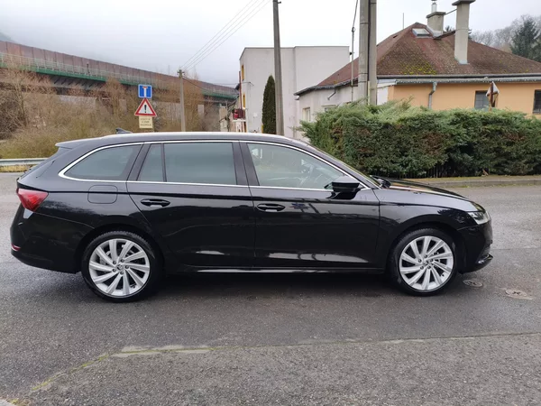 Škoda Octavia 2,0 TDI 110Kw DSG Style combi - foto 5