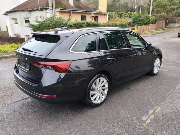 Škoda Octavia 2,0 TDI 110Kw DSG Style combi - foto 6