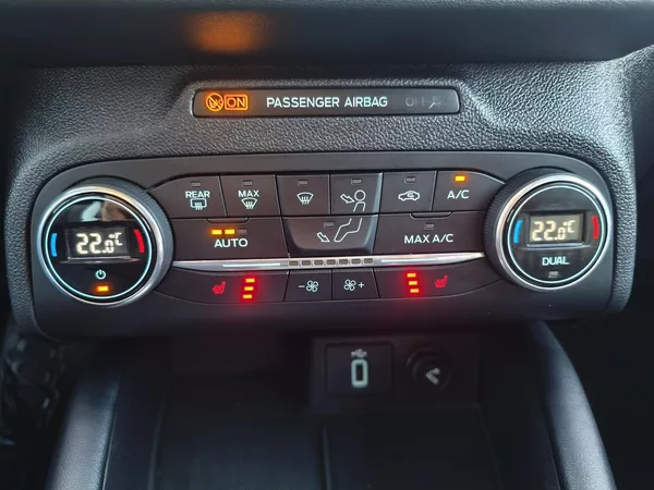 Ford Focus 2,0 Tdci 110Kw Vignale 8AT - foto 21