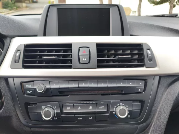 BMW Řada 3 318 D 105Kw combi - foto 17