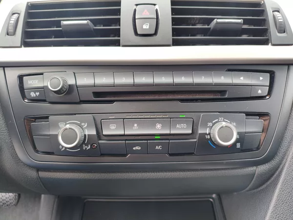 BMW Řada 3 318 D 105Kw combi - foto 18