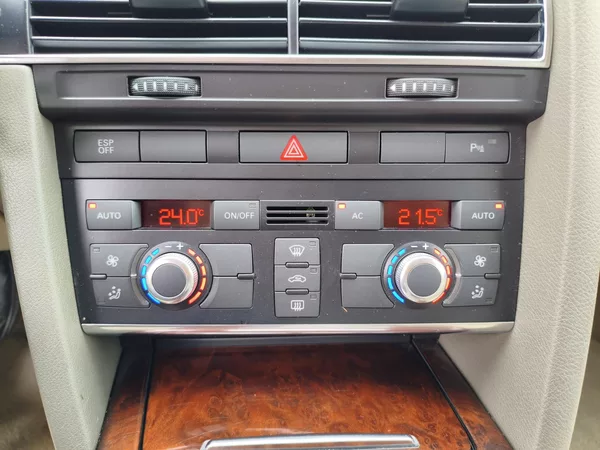Audi A6 3,0 TDI Quattro Avant 176Kw - foto 19
