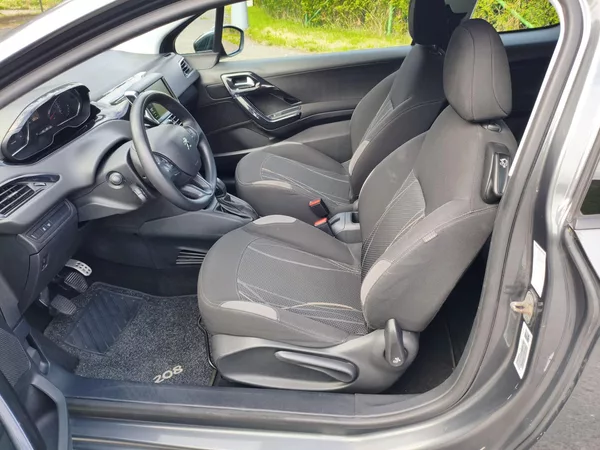 Peugeot 208 1,6 eHDI 68Kw - foto 12