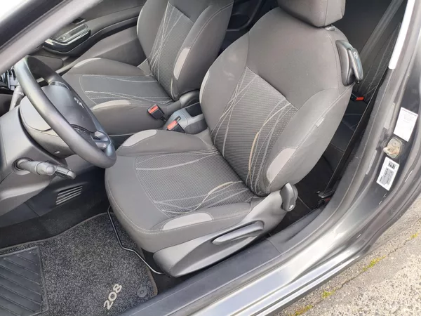 Peugeot 208 1,6 eHDI 68Kw - foto 13