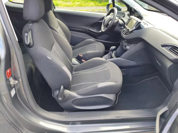 Peugeot 208 1,6 eHDI 68Kw - foto 14