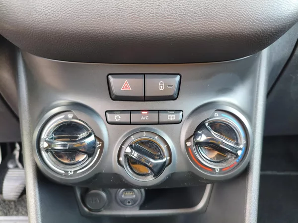Peugeot 208 1,6 eHDI 68Kw - foto 18