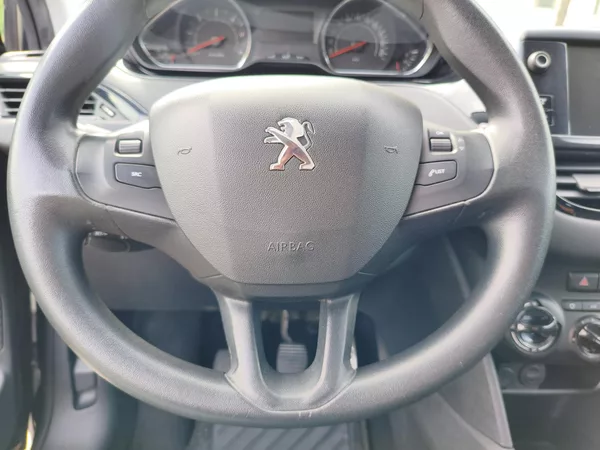 Peugeot 208 1,6 eHDI 68Kw - foto 19